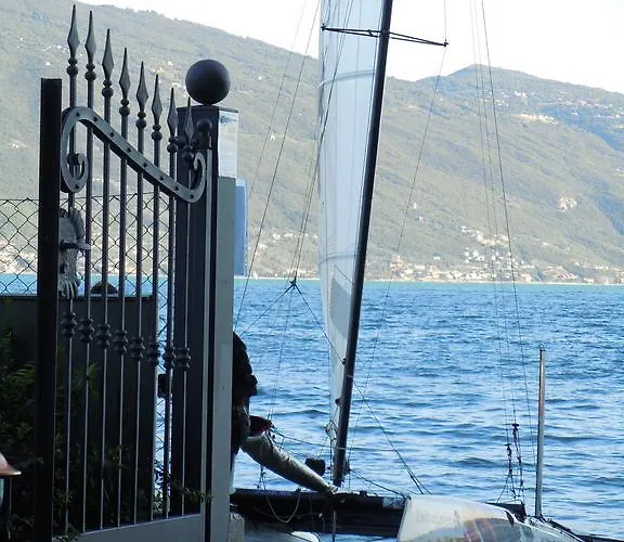 Torre Degli Ulivi Oda ve Kahvaltı Tignale