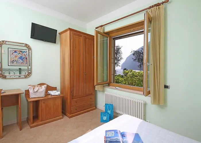 Torre Degli Ulivi Oda ve Kahvaltı 4*